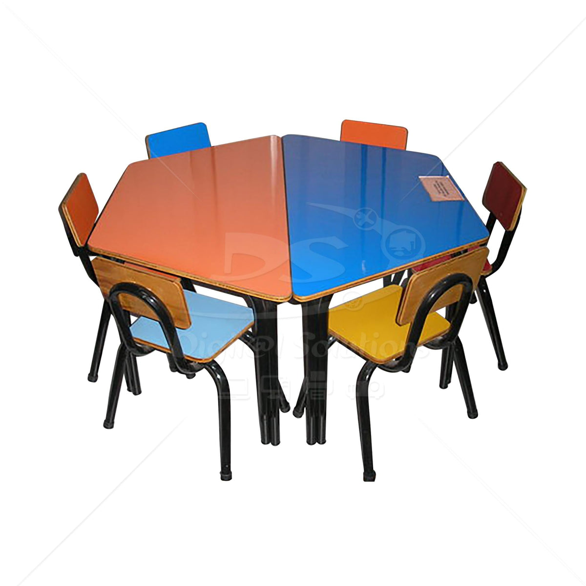 Mesa Trapezoidal con 6 Sillas